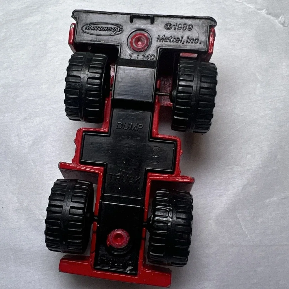 Vintage Matchbox Int'l 1:140‎ SCALE DIECAST  BIG Dump Truck 1989 Red  VERY RARE!